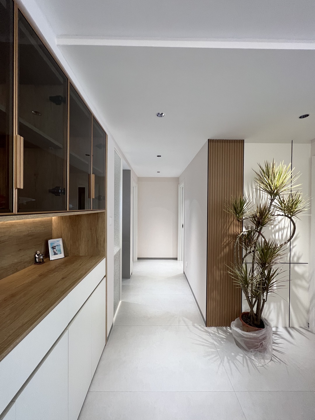 南寧二手房全拆裝修有哪些要注意？現(xiàn)代簡(jiǎn)約-走廊